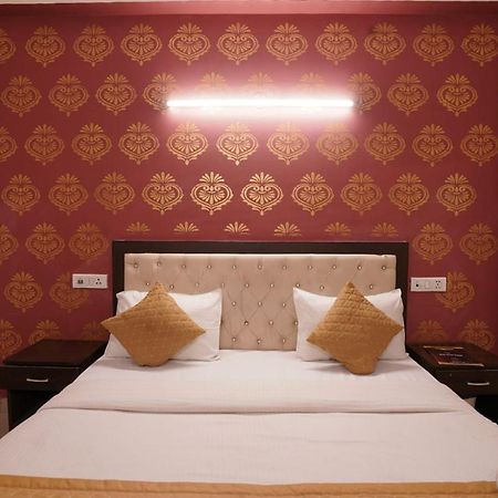 Hotel Tourist Palace Нью-Дели Экстерьер фото