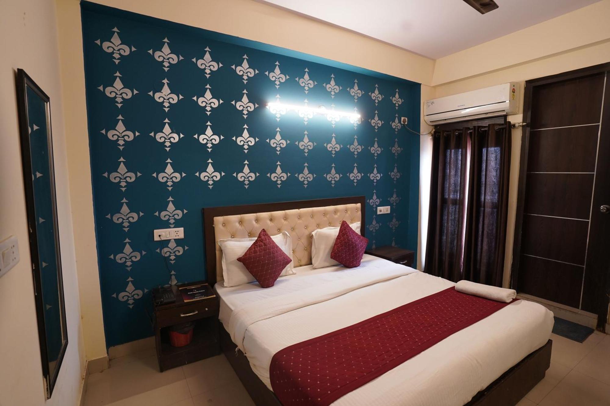 Hotel Tourist Palace Нью-Дели Экстерьер фото