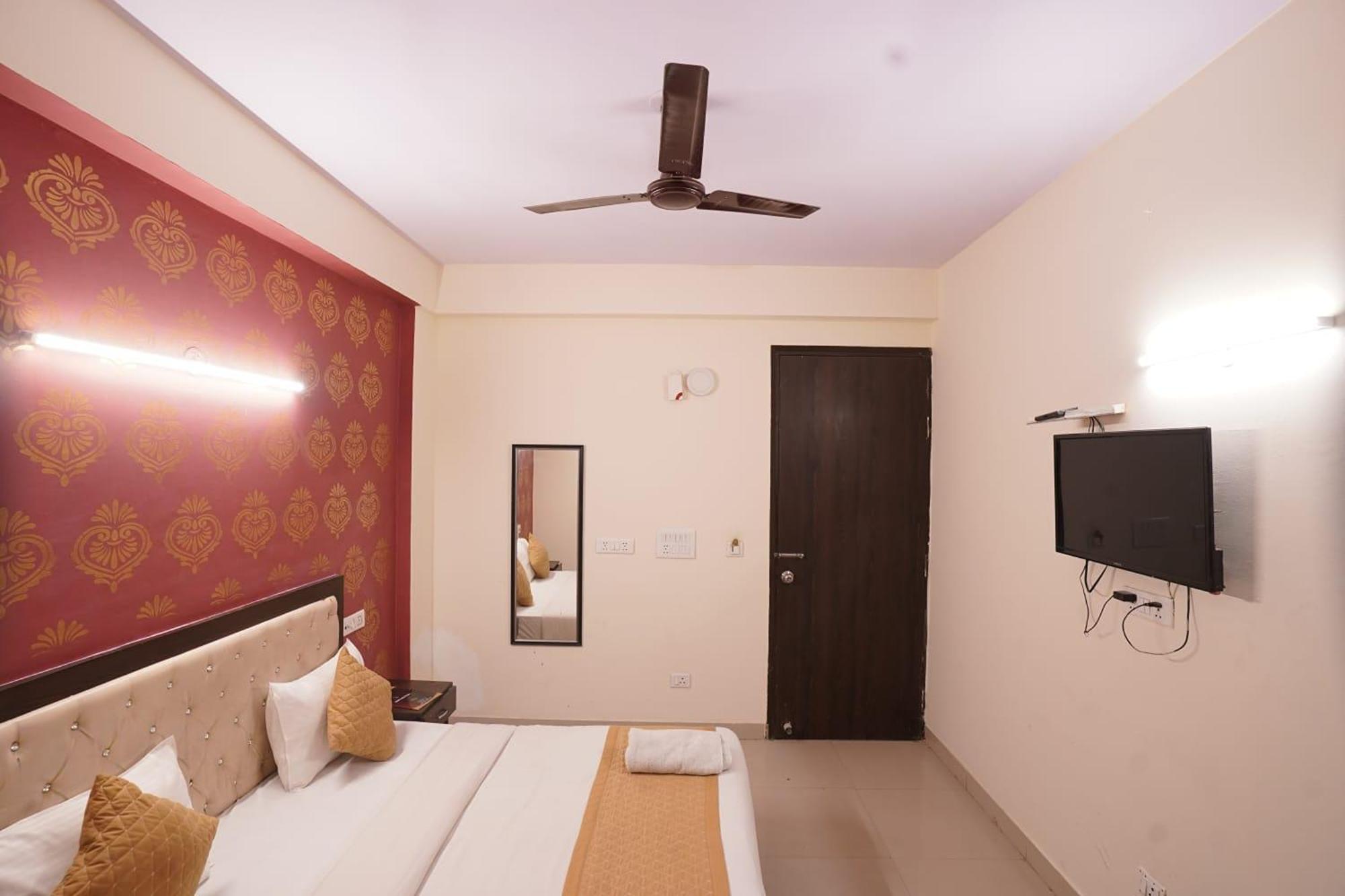 Hotel Tourist Palace Нью-Дели Экстерьер фото