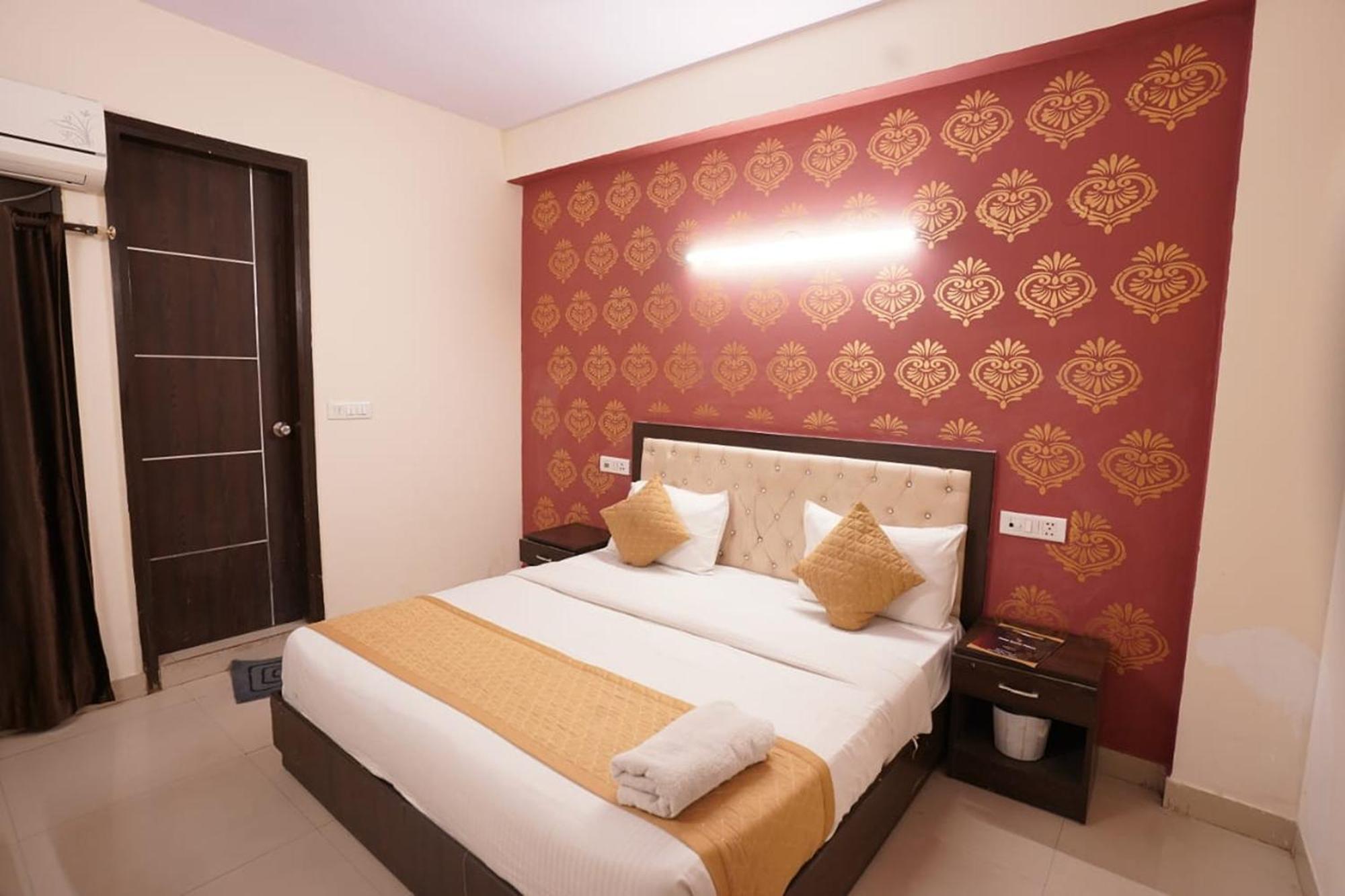 Hotel Tourist Palace Нью-Дели Экстерьер фото