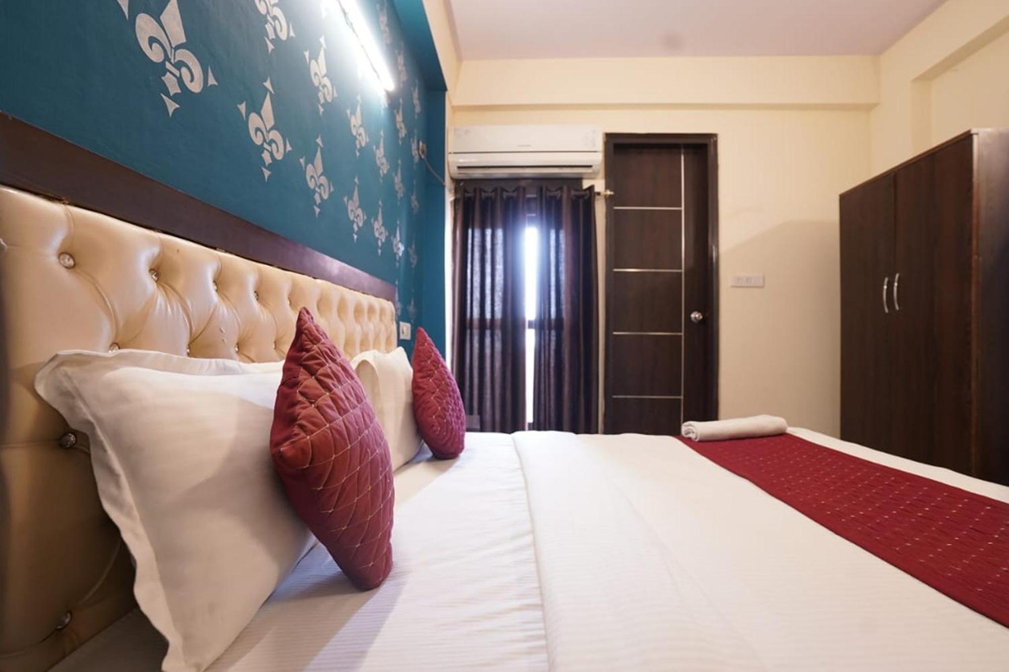 Hotel Tourist Palace Нью-Дели Экстерьер фото