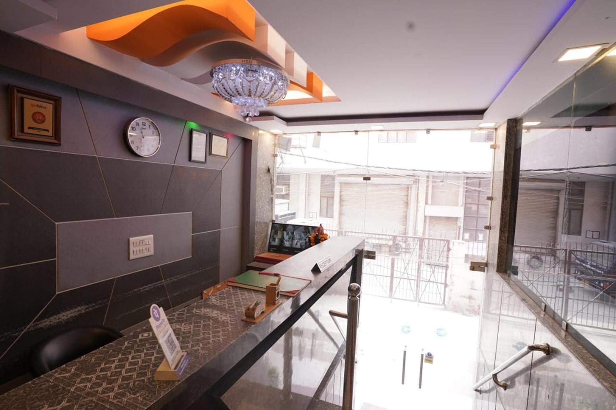 Hotel Tourist Palace Нью-Дели Экстерьер фото