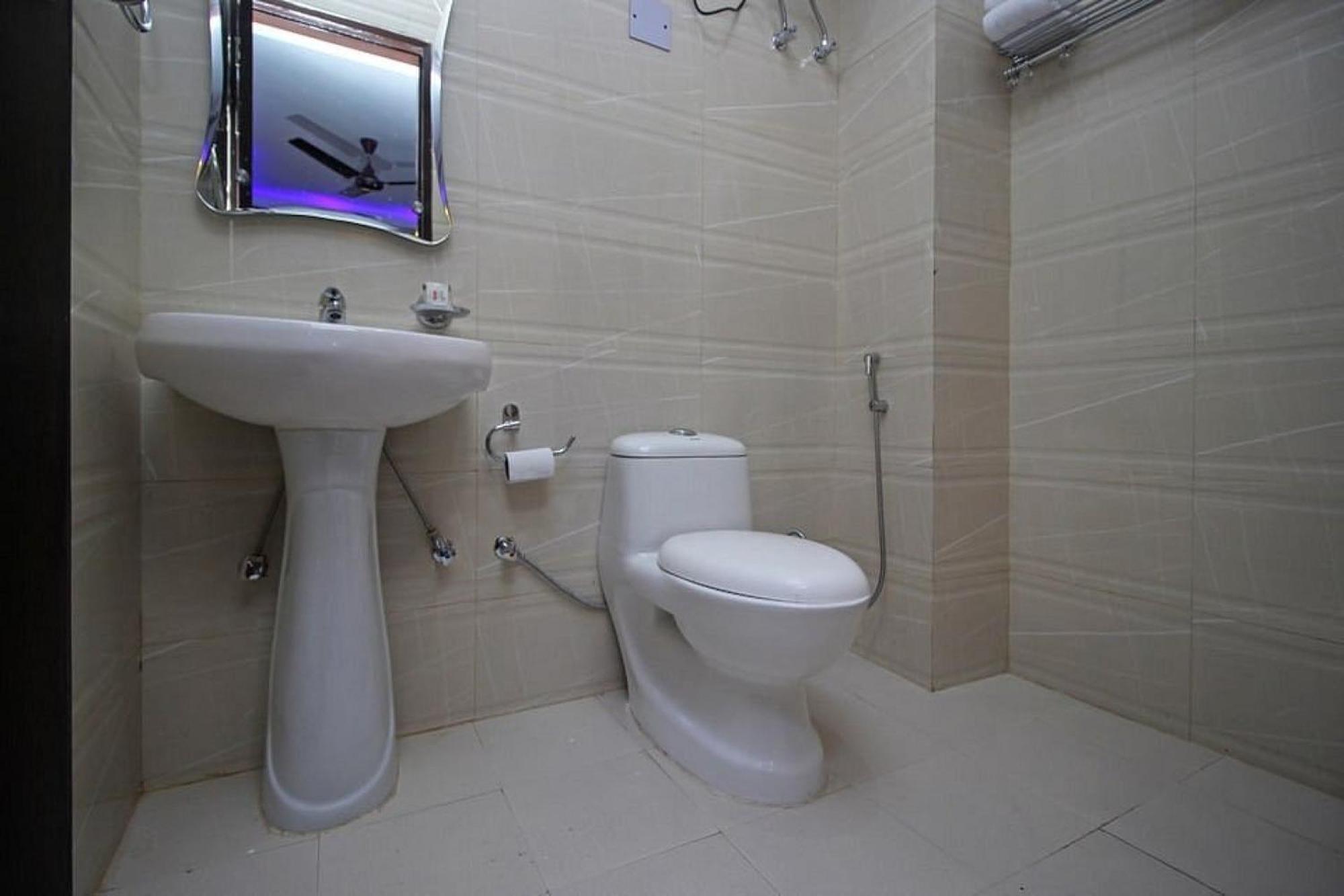 Hotel Tourist Palace Нью-Дели Экстерьер фото