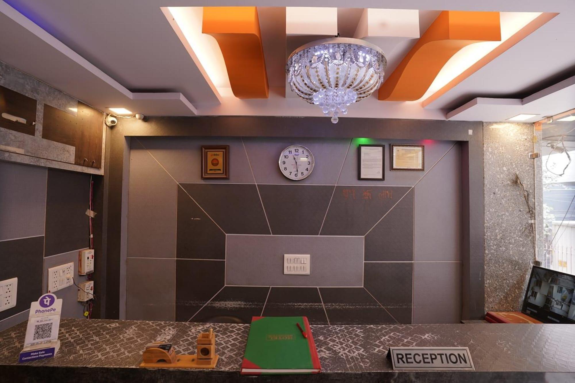 Hotel Tourist Palace Нью-Дели Экстерьер фото